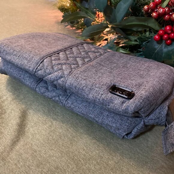 lug 2 pc Grey Quilted travel set - Picture 12 of 15